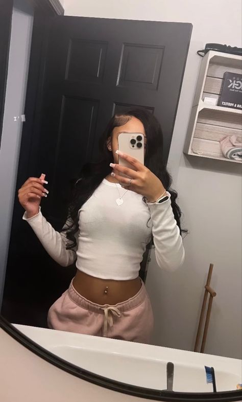 Pretty Mirror Pics, Mirror Selfie Black Women, Bae Basket, No Face Body Pictures, Highschool Fits, Mirror Selfie Black, Teen Couple, Pretty Dark Skin, Relationship Pics