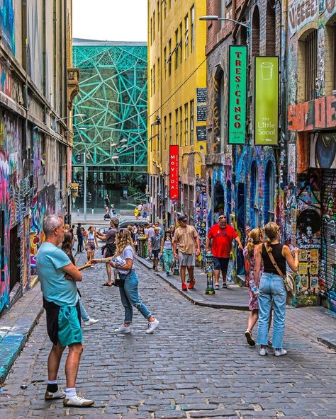 Take a trip to Hosier Lane and immerse yourself in Melbourne's iconic street art scene 🌈��🎨🖌️ 📍 Wurundjeri country 📸 Via IG @thecitylane #MelbourneMoments #Melbourne Hosier Lane, Grafitti Street, Mustang Sally, Melbourne Street, Melbourne Art, Melbourne House, Melbourne Victoria, Victoria Australia, Street Artists