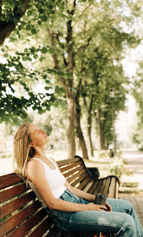 Walk In The Park Photoshoot, Photos In Park Ideas, Summer Park Photoshoot, Poses In The Park, Park Bench Photoshoot, Photoshoot In A Park, Park Pictures Ideas, Bench Photography Poses, Park Portrait Photography