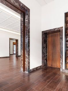 Piero Portaluppi Interior, Marble Frame Door, Marble Door Frame Design, Granite Door Frame Design, Modern Architrave, Granite Door Frame, Marble Door Frame, Piero Portaluppi, Marble Door