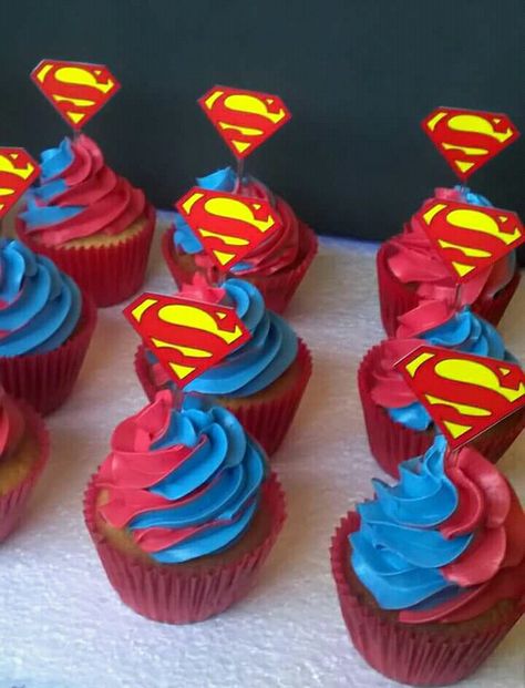 Superman Cupcakes Ideas, Superman 1st Birthday Party, Superman First Birthday Party, Super Man Cake Ideas, Superman Decorations Ideas, Superman Birthday Party Cake, Superman Birthday Party Decorations, Superman Party Ideas, Superman Party Decorations