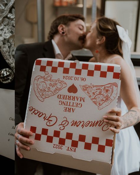 Thinking of having a pizza truck at your elopement? Count me IN!💋📸🍕🪩💫 But seriously, what a fun shoot! The theming of this elopement was SO perfect, and serves as a reminder that your special day should be whatever YOU want it to be! Want a food truck instead of a catered meal? DO IT! Want a more intrinsic and retro vibe rather than something more traditional? DO IT! Want to do a desert platter rather than get a large cake? You guessed it, DO IT! (… but if you are thinking of a pizza truck,... Pizza Theme Wedding, Just Married Pizza, Pizza Truck Wedding, Pizza At Wedding, Pizza Wedding Cake, Pizza Bar Wedding, Pizza Wedding Reception, Elope Party, Pizza Party Wedding