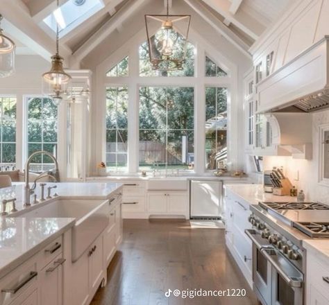 Calm Interior Design, Bright Airy Kitchen, Bright Kitchen Lighting, Calm Interior, Airy Kitchen, Preppy House, Kitchen Window Design, Ceiling Kitchen, Small Bungalow