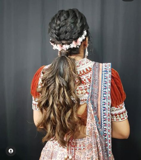 Navratri Hair Styles Indian, Edgy Wedding Hairstyles, Khajuri Choti Hairstyle, Open Hairstyles Indian Wedding Straight, Hairstyle Marriage, Diy Bridesmaid Hair, Hairstyle For Work, Hairstyles For Indian Wedding, Hairstyle For Wedding