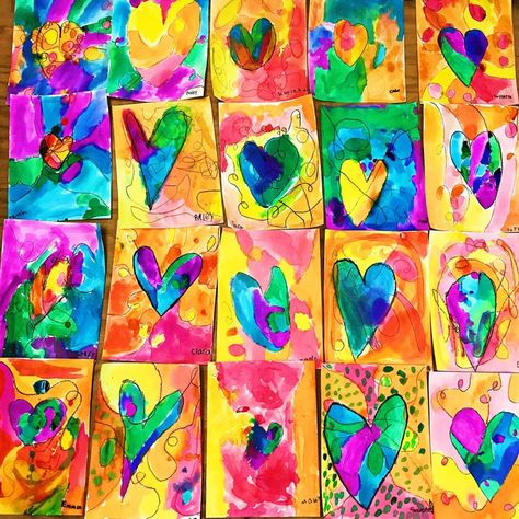 This colorful heart art project is great for all ages and is perfect for a fun and colorful Valentine's Day art project. Rock Drawing, Heart Art Projects, Valentine Art Projects, Valentines Watercolor, Heart Projects, Preschool Valentines, Valentine Projects, Elementary Art Projects, Valentines Art