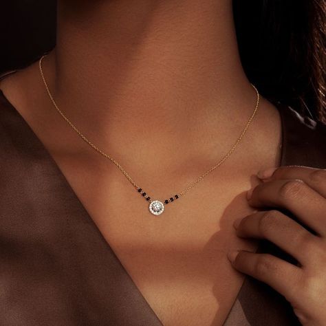 Mangalsutra Designs Aesthetic, Classy Mangalsutra Designs, Caratlane Diamond Mangalsutra, Simple Modern Mangalsutra, One Diamond Mangalsutra, New Design Mangalsutra Gold, Caratlane Jewellery Mangalsutra, Solitaire Mangalsutra Designs, Simple Mangalsutra Design Gold Jewellery