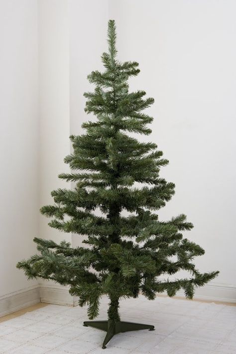 How to make an artificial christmas tree look fuller Fake Xmas Tree, Tree Fillers, Green Dollar, Cheap Christmas Trees, Display Tree, Fake Christmas Trees, Weihnachten Diy, How To Make Christmas Tree, Fake Trees