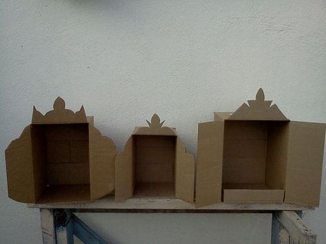 Use cardboard boxes to make little altars. Paint and decorate as you like. At Home Craft Ideas, Home Craft Ideas, Shrines Box, Dia De Los Muertos Decorations Ideas, Shrines Art, Day Of The Dead Party, Mini Altar, Day Of The Dead Art, Mexican Crafts