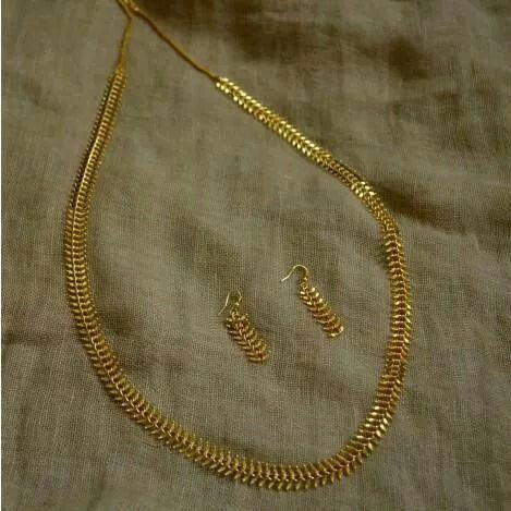 Jewellery Catalogue, Baby Jewellery, Neck Pieces Jewelry, Modern Gold Jewelry, Gold Necklace Indian, Gold Jewelry Simple Necklace, Beautiful Gold Necklaces, Gold Necklace Indian Bridal Jewelry, Gold Necklace Simple