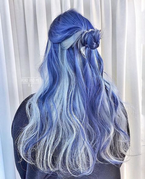 By roadandme_official Hair Blue Highlights, Blue And Silver Hair, Blonde Fashion, Silver Hair Color, Blue Highlights, Long Hai, Haircut Hairstyle, Silver Hair, About Hair