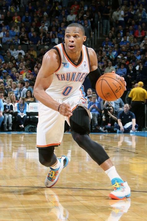 Action Pose Reference, Male Pose Reference, Okc Thunder, Basketball Photography, Figure Reference, Anatomy Poses, Human Reference, Russell Westbrook, Pose References