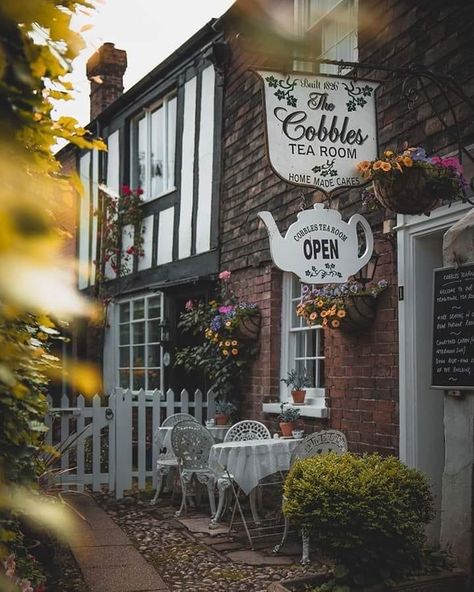 Cold Tea, Victoria Magazine, British Tea, Sussex England, Shop Fronts, English Tea, Morning Tea, London United Kingdom, English Countryside