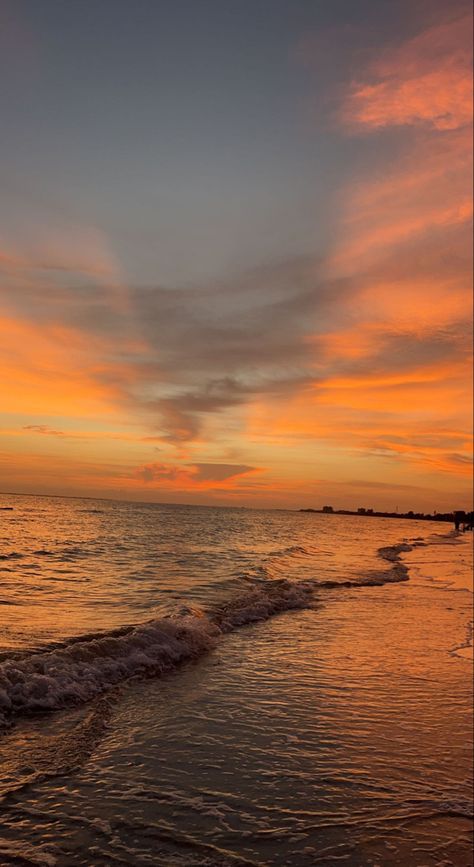 Aesthetic Travel Pics, The Beach Aesthetic, Golden Hour Sunset, Sunset On The Beach, Sunrise Pictures, Sunset Rose, Shotting Photo, Fort Myers Beach, Sunset Pics