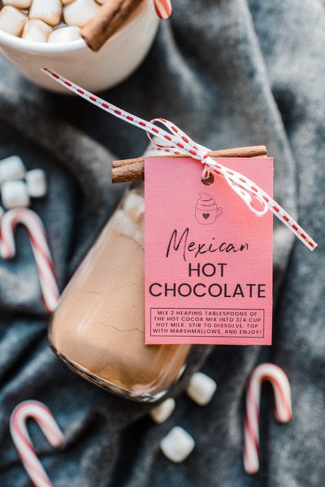 Mexican Hot Chocolate Mix Recipe, Hot Cocoa Jars, Mexican Hot Chocolate Mix, Hot Chocolate Mix Recipe, Diy Hot Cocoa, Hot Chocolate Gifts, Hot Chocolate Gift, Free Printable Gifts, Mexican Hot Chocolate