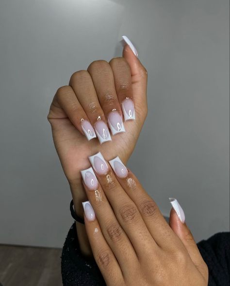 White On White French Nails Short, White On White French Tip, Shaping Swimwear, Acrylic Toe Nails, Glamour Nails, White Acrylic Nails, Girly Acrylic Nails, French Tip Acrylic Nails, Classy Acrylic Nails