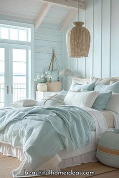 Blue White Coastal Bedroom, Coastal White Bedroom Ideas, Relaxing Home Ideas, Beach Master Bedrooms Decor, Rustic Beach Bedroom Ideas, Coastal Bedroom Inspiration, Small Blue Bedroom, Bedroom Ideas Blue And White, Coastal Master Bed