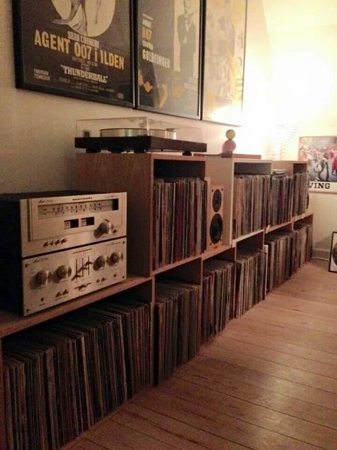 I like this layout of boxes stacked on boxes, using the 'negative spaces' as much as the cubes themselves. Cube Record Storage, Vynil Collection Room, Vinyl Set Up Ideas, Record Collection Aesthetic, Vinyl Shelves, Record Library, Vinyl Library, Audio Setup, Vinyl Room