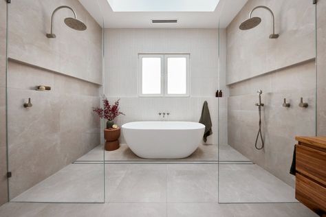 Luxurious Bathtubs, Neutral Interior Design, Bathroom Niche, Black White Bathrooms, Beaumont Tiles, Bathroom Inspiration Modern, Double Shower, Beige Tile, Stone Bathroom