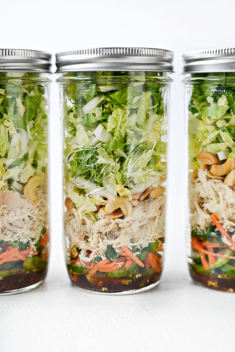 Chicken Mason Jar Salad, Asian Cashew Chicken, Nachos Chicken, Mason Jar Lunch, Easy Nachos, Salad Jar Recipe, Nachos Recipe Easy, Jar Salad, Greek Dressing