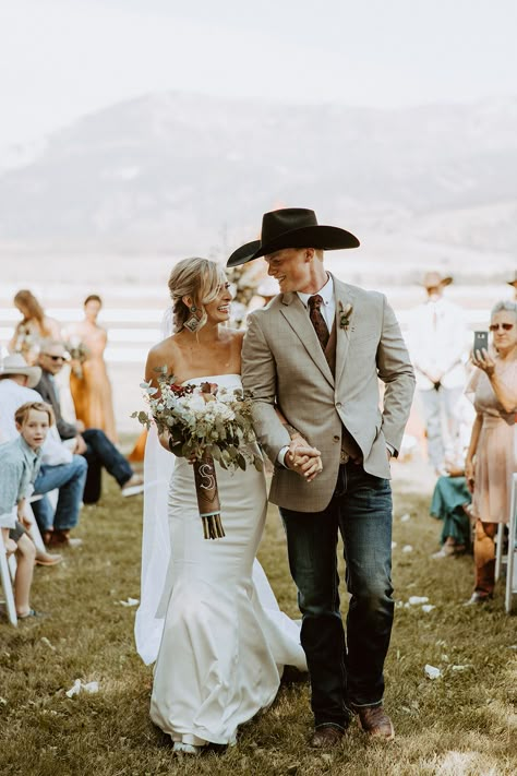 Country Wedding Mens Outfit, Country Wedding Ideas For Men, Western Fall Wedding Groomsmen, Western Wedding Groomsmen Jeans, Groom Country Wedding Attire Jeans, Western Men’s Wedding Outfit, Groom In Jeans And Jacket, Western Groom Attire Country Weddings, Western Wedding Bride And Groom