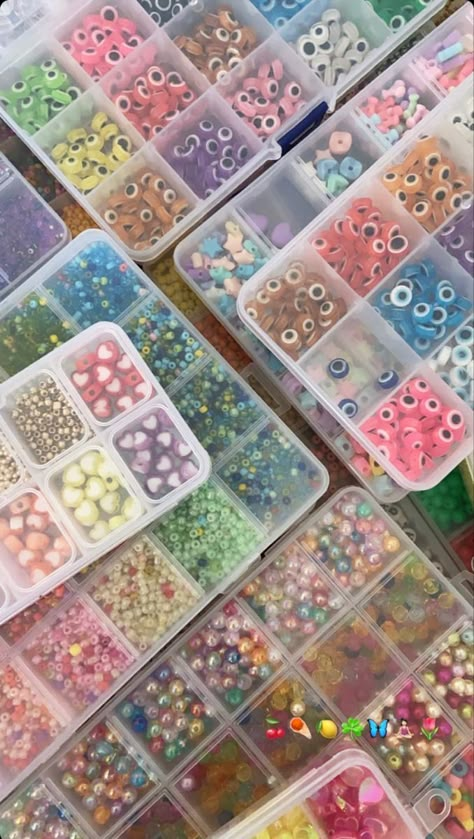 Bracelet Kit Aesthetic, Pretty Beaded Jewelry, Crystal Bead Jewelry, Knots Diy, Friendship Bracelets Designs, Diy Jewelry Unique, Pulseras Diy, Bead Charms Diy, Beaded Boxes