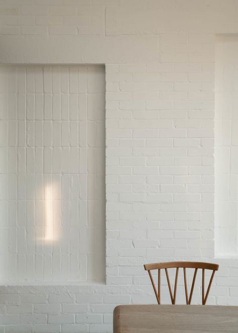 Alder Brisco, Nick Dearden - Building Narratives · Creer House · Divisare White Brick Kitchen, Kitchen Brick Wall, Concrete Lintels, Painted Brick Wall, Brick Extension, Brick Kitchen, Casa Patio, Wood Knobs, Room Additions