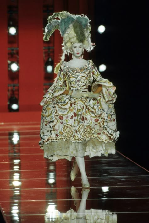 Rose Bertin, John Galliano Dior, Camp Fashion, Galliano Dior, Rococo Fashion, Dior Collection, Mode Chanel, Collection Couture, Runway Fashion Couture