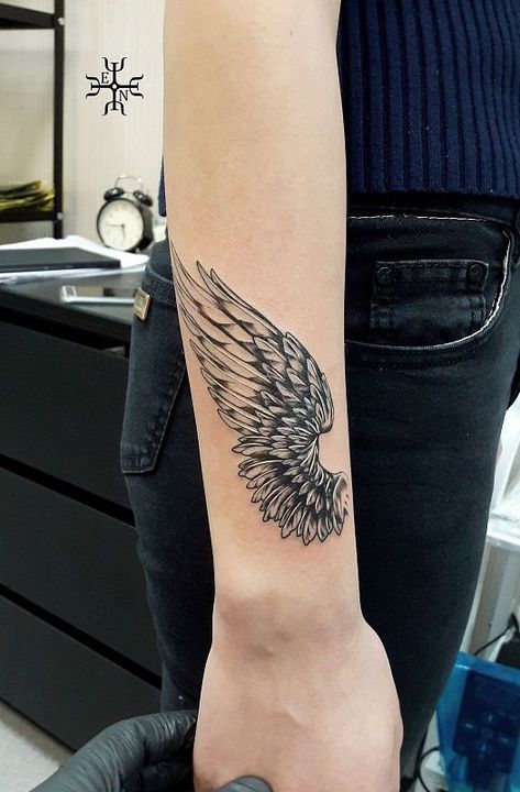 Tattoo photos - Wing Fallen Tattoo, Angel Wings Tattoo Forearm, Wrist Tatoo, Photos Tattoo, Tattoo Wings, Wing Tattoo Men, Valkyrie Tattoo, Floral Thigh Tattoos, Tattoo T