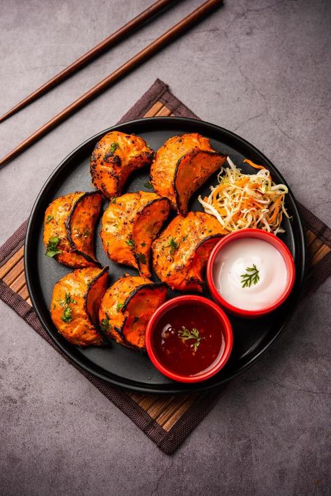 Tandoori momo, veg or non veg in red and cream sauce, served with sauce.  Nepal and Tibet recipe Veg Momos, Non Veg, Masala Recipe, Party Food Appetizers, Filling Recipes, Cream Sauce, Flavor Profiles, Tibet, Party Food