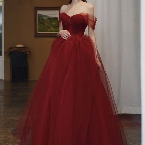 Bottom is a little more like Hermione’s dress where its less poofy and tiered. But itll still be toole on the bottom. Yule Ball Dress Aesthetic, Yule Ball Dress, Poofy Prom Dresses, Victorian Era Dresses, Tale Dress, Poofy Dress, Red Ball Gown, Princess Prom Dresses, Yule Ball