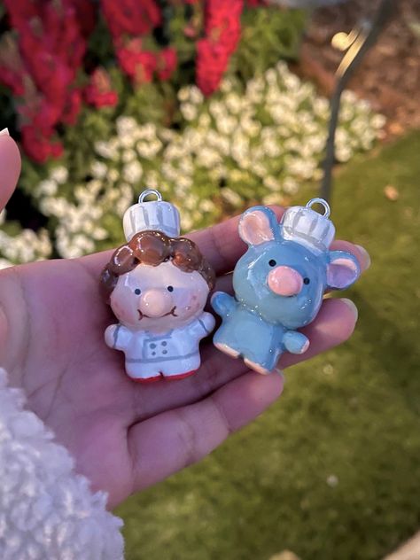 Ratatouille Clay, Biscuit Ideas, Clay People, Clay Keychain, ดินปั้น Polymer Clay, Air Dry Clay Projects, Tanah Liat, Clay Diy Projects, Clay Crafts Air Dry