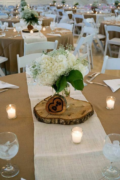 Barn Wedding Centerpieces, Aisle Ideas, Centerpieces Rustic, Rustic Wedding Table Decor, Diy Wedding Table, Wedding Reception Table Decorations, Reception Table Decorations, Rustic Table Decor, Wine Barrels