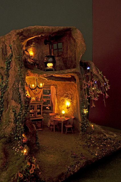 Tree Trunk House, Fairy Garden Design Ideas, Fairy Tree Houses, Fairy Garden Furniture, Fairy Village, Fairy House Diy, Fairy Garden Crafts, Fairy Garden Designs, Fairy Furniture