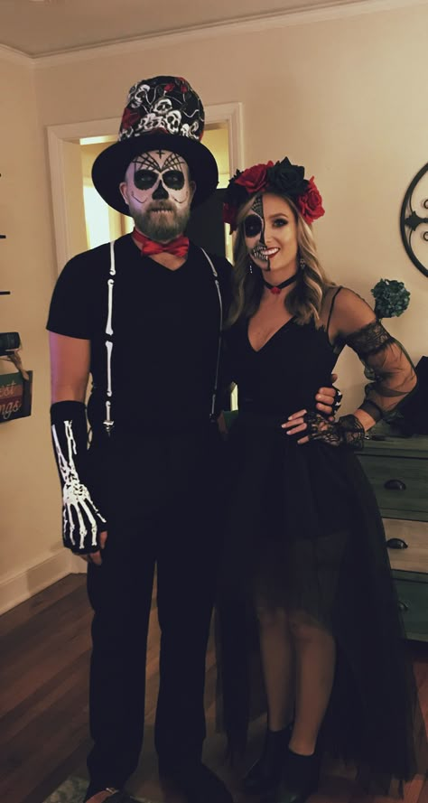 Day of the dead 💀 Cheap Easy Halloween Costumes, Mexican Halloween Costume, Day Of Dead Costume, Diy Day Of The Dead, Catrina Costume, Cemetery Halloween, Muertos Makeup, Hollywood Cemetery, Mexican Halloween