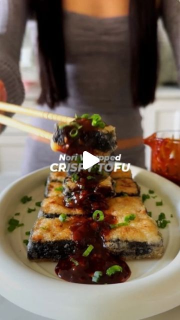 Vegan Bowls™ | Daily Vegan Recipes 🌱 on Instagram: "😋 This Nori Wrapped Crispy Tofu with a Sweet & Spicy Gochujang Sauce is totally extraordinary! 🌱 Make sure to make some to fill that big tofu craving! 😉💯🌿

For the recipe, follow 👉 @veganbunnyelle ⭐👍💕

#veganbowls #vegan #tofu" Nori Wrapped Tofu, Nori Wrap, Gochujang Sauce, Vegan Tofu, Crispy Tofu, Vegan Bowls, Vigan, Tofu Recipes, Sweet And Spicy