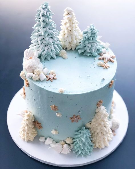 OhCakes - Winnie on Instagram: “Winter wonderland cake: I wish you have all had a great Christmas and looking forward to 2020!!! . . #christmas #festive #cake #cakes…” Winter Torte, Snow Cake, Winter Wonderland Cake, Christmas Cakes Easy, Christmas Themed Cake, Wonderland Cake, Resipi Kek, Christmas Cake Designs, New Year's Cake