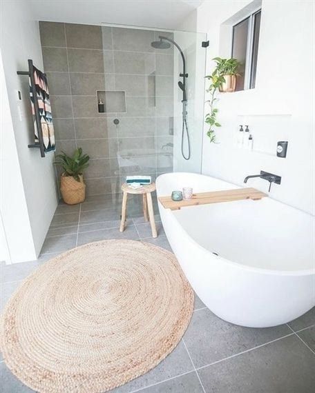 Dekorere Bad, Bathroom Inspiration Modern, Bad Inspiration, Modern Farmhouse Bathroom, Bathroom Tub, Bathroom Remodel Shower, Bathroom Inspiration Decor, Trendy Bathroom, Diy Bathroom Decor