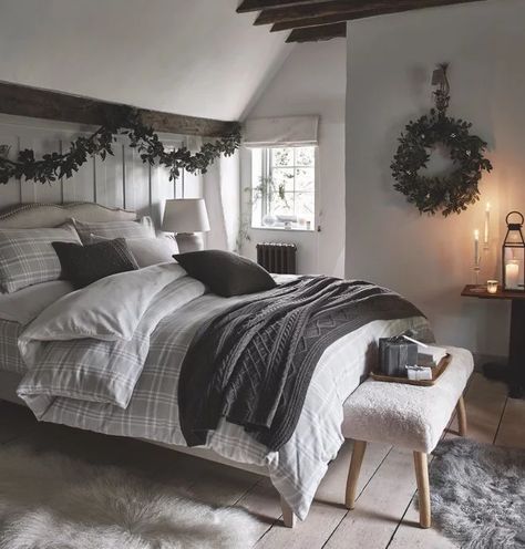 The White Company UK Mary Yoder White Cottage Company, The White Company Bedroom, White Company Bedroom, Minimalist Bedroom Men, Winter Bedroom, Flannel Bedding, White Linen Bedding, Spare Bedroom, White Company