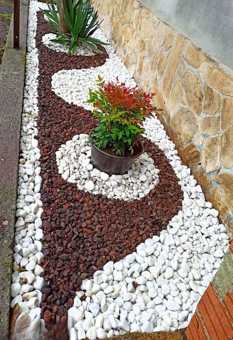 11. Red Lava Rock Landscaping, Rock Landscaping Ideas Front Yard, Pebble Landscaping, Xeriscape Plants, Garden Concept, Succulent Landscape, Rockery Garden, Rock Landscape, Bamboo Diy