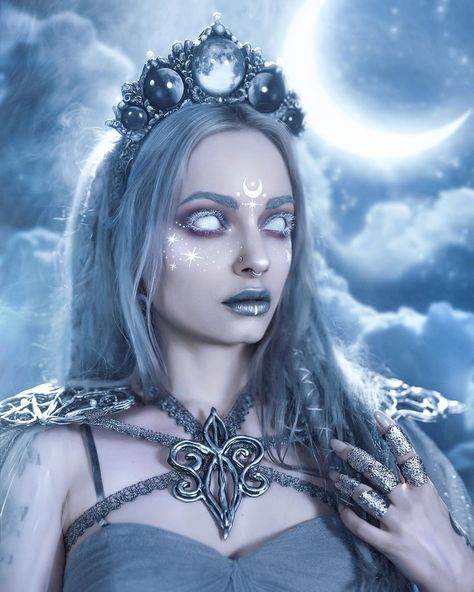 "Tell them like the wolves, I could never resist the moon nor the beauty of the night” - unknown
This full set based on Selene, the goddess of the moon will debut on my site soon. - Model: Genevieve Riker aka Gen (@genthehobbit) - Headpiece by @hysteriamachine - Collar/shoulder pieces & rings by me
#moon #moongoddess #fullmoon #triplemoongoddess #pagan #fantasy #darkfantasy #night #fantasymakeup #silverhair Night Goddess Makeup, Greek Mythology Makeup, Moon Goddess Makeup, Goddess Costume Makeup, Burning Man Makeup, Moon Goddess Costume, Greek Goddess Makeup, Diy Moon, Moon Costume