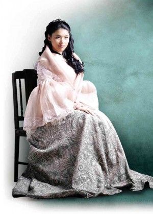 KYLIE Padilla thinks the Maria Clara dress is itchy and heavy, but it is a small price to pay to play a dream role. Leonor Rivera, Maria Clara Dress Philippines, Maria Clara Gown, Maria Clara Dress, Filipino Traditional Clothing, Modern Filipiniana Gown, Kylie Padilla, Philippine Mythology, Modern Filipiniana Dress