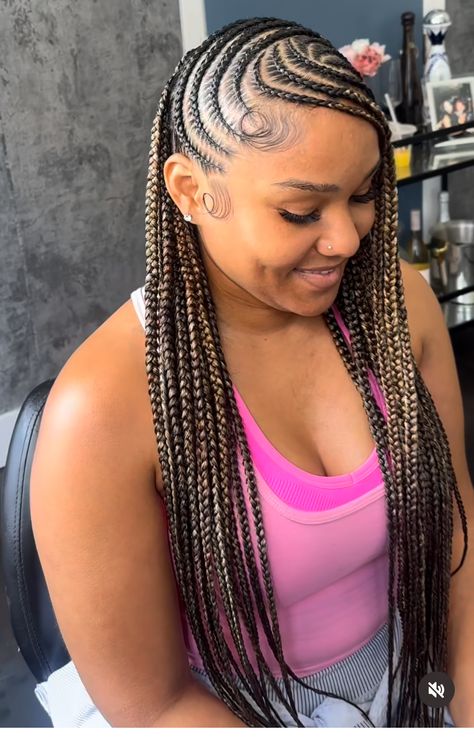 Lemonade Braids To The Back, Knotless Braids With Front Design, Lemonade Braids With Individuals, Lemonade With Knotless Braids, Long Scalp Braids For Black Women, Versatile Boho Fulani Braids, Womens Cornrows Styles, Latest Braids Styles 2024, Small Lemonade Braids Hairstyles