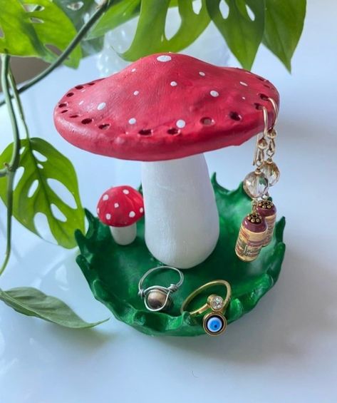 Earring Holder Clay, Mushroom Earring Holder, Indie Room Ideas, Mushroom Earring, Jewlery Holder, Clay Mushroom, Homemade Clay, Clay Rings, Jewellery Holder