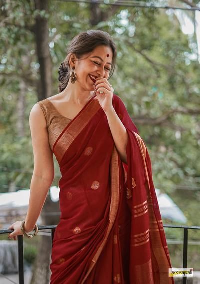 buy kanchipuram silk sarees Amrapali Boutique, Sarees For Girls, Indian Sari Dress, Saree Photos, Cotton Saree Designs, Sarees Wedding, Sari Dress, Saree Poses, Wedding Blouse Designs