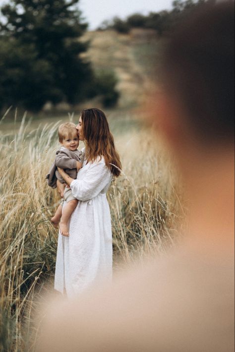 Autumn Family Photoshoot, Outdoor Family Photoshoot, Be Real Not Perfect, Real Not Perfect, Family Photos With Baby, Family Photoshoot Poses, Outdoor Family Photography, Family Portrait Poses, Family Nature