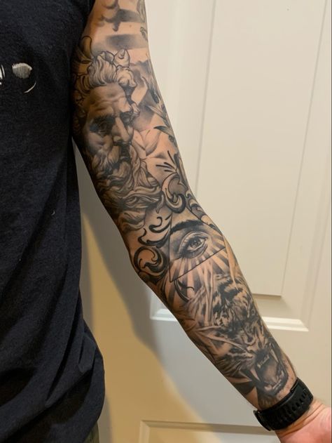 Tato Flash, Black And Grey Tattoos Sleeve, Black Men Tattoos, Realistic Tattoo Sleeve, Men Tattoos Arm Sleeve, Forearm Sleeve, Forearm Sleeve Tattoos, Cool Forearm Tattoos, Half Sleeve Tattoos For Guys