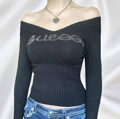 90s 2000s Fashion, Girls Y2k, 2000s Tops, Knit Sweater Outfit, 2000s Clothes, Regina George, By Regina, 2000s Fashion Outfits, Black Sweater