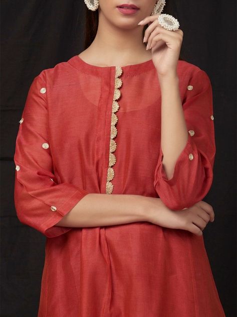 230+ Latest Kurti Neck Designs For Salwar Suit (2021) Images with Patterns Khadi Fabric, Girls Kurti, Indian Kurti Designs, Chanderi Kurta, Latest Kurti, Designer Kurti Patterns, Simple Kurti Designs, Neck Designs For Suits, Kurti Neck