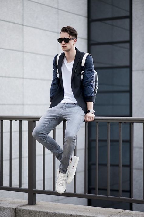 University Boys Fashion Ideas -  University is that lovely in between step from the innocence of sch... One Dapper Street, Mens Summer Fashion Beach, University Outfit, University Style, Ray Ban Wayfarer, Uni Outfits, Mens Fashion Jeans, Ray Ban Aviator