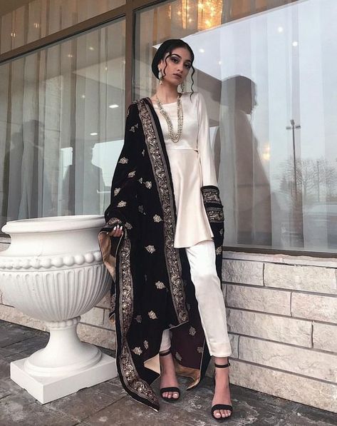 Making Dresses, Estilo Hijab, Nikkah Dress, Gaun Fashion, Pakistani Dresses Casual, Pakistani Fashion Party Wear, Salwar Kamiz, Beautiful Pakistani Dresses, Desi Clothes